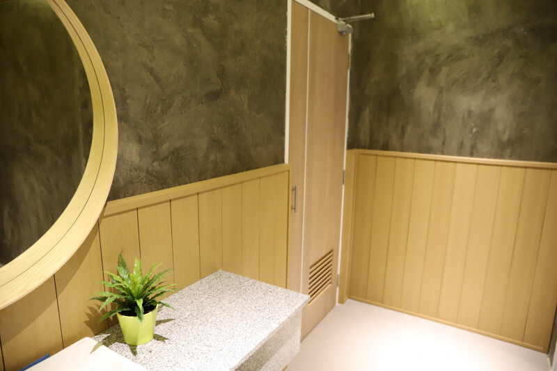 เปลี่ยนห้องน้ำธรรมดาให้กลายเป็นสปาส่วนตัวด้วยการเลือกใช้พื้นไม้