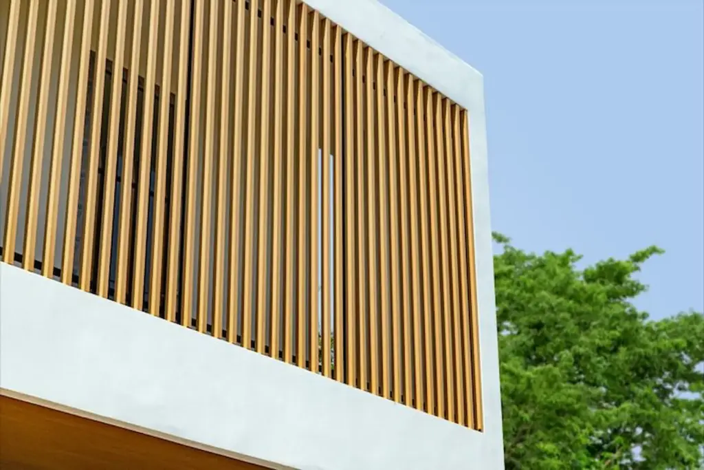 Project Reference Modern & Minimal Style งานติดตั้งระแนงไม้เทียม เคลือบผิวพิเศษ สำหรับใช้งานภายนอกโดยเฉพาะ แข็งแรงทนทาน สีไม่ซีดจาง