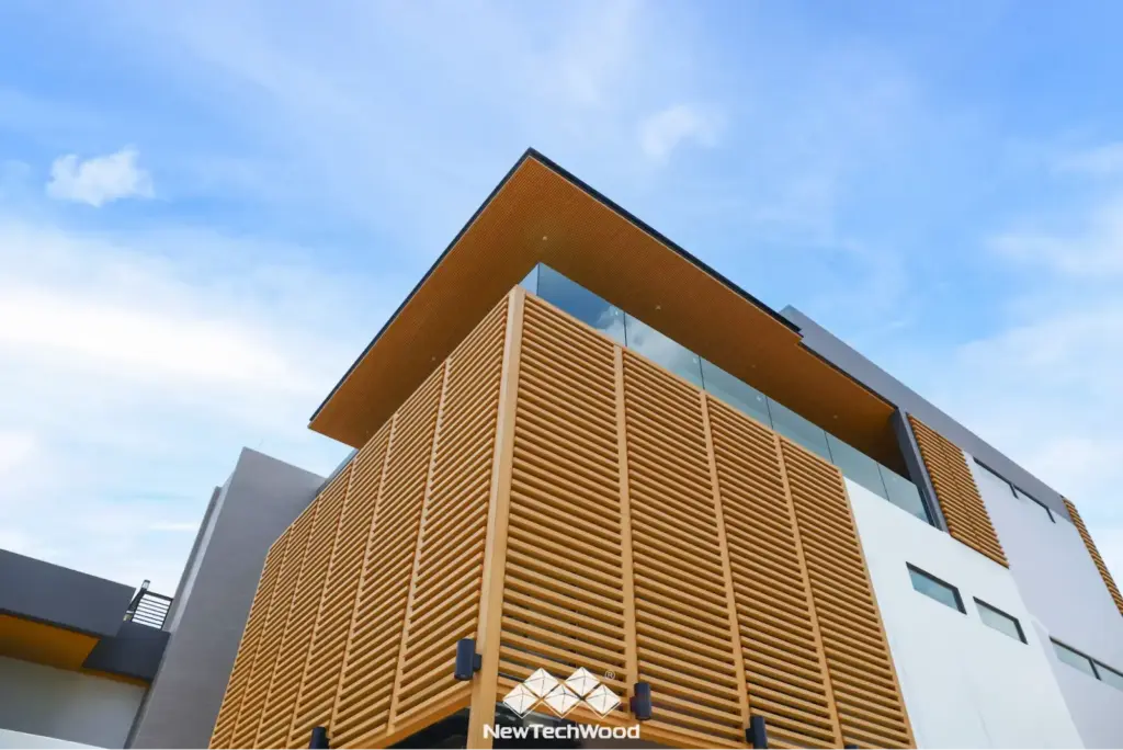 Project Reference Modern & Minimal Style งานติดตั้งระแนงไม้เทียม เคลือบผิวพิเศษ  สำหรับใช้งานภายนอกโดยเฉพาะ แข็งแรงทนทาน สีไม่ซีดจาง 